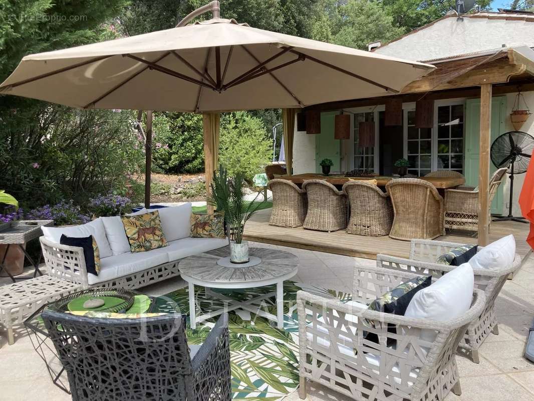 Maison à ROQUEFORT-LES-PINS