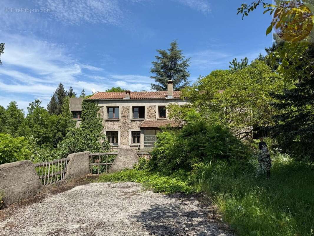 Mas de caractère avec piscine, dépendances et 6 hectares de terrain - photo 5
