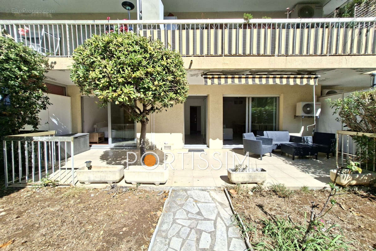 Appartement à SAINT-LAURENT-DU-VAR