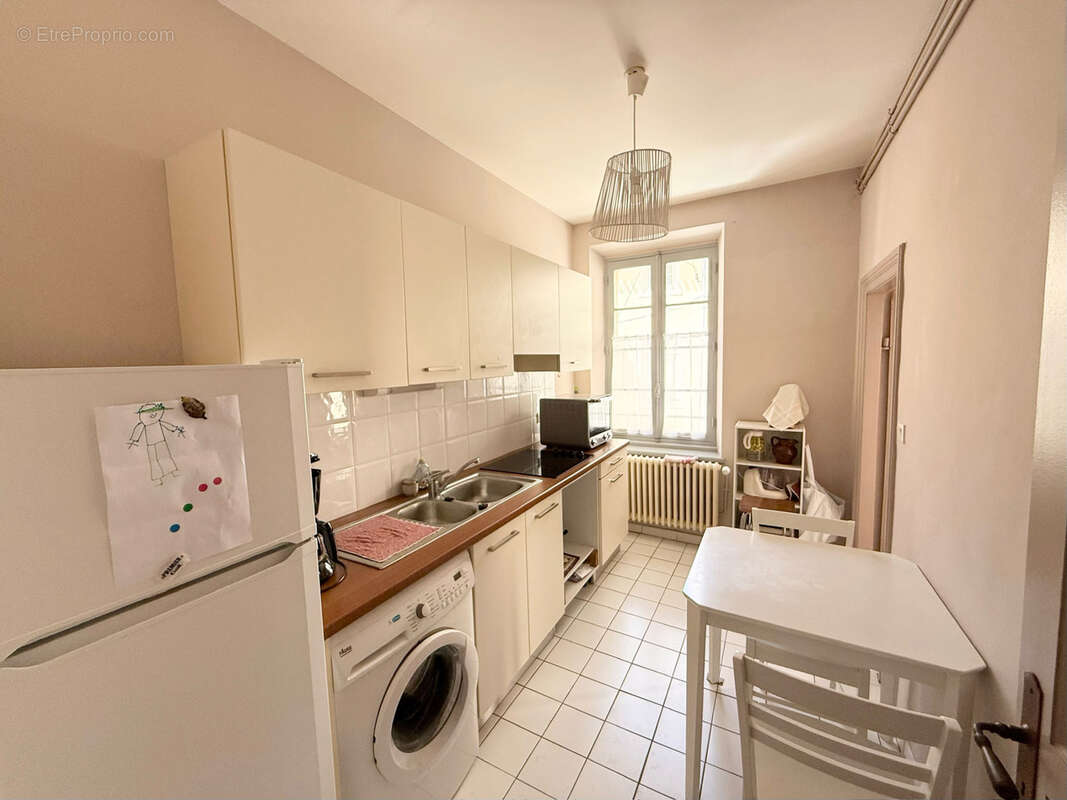Élégant appartement traversant dans un immeuble historique - photo 6