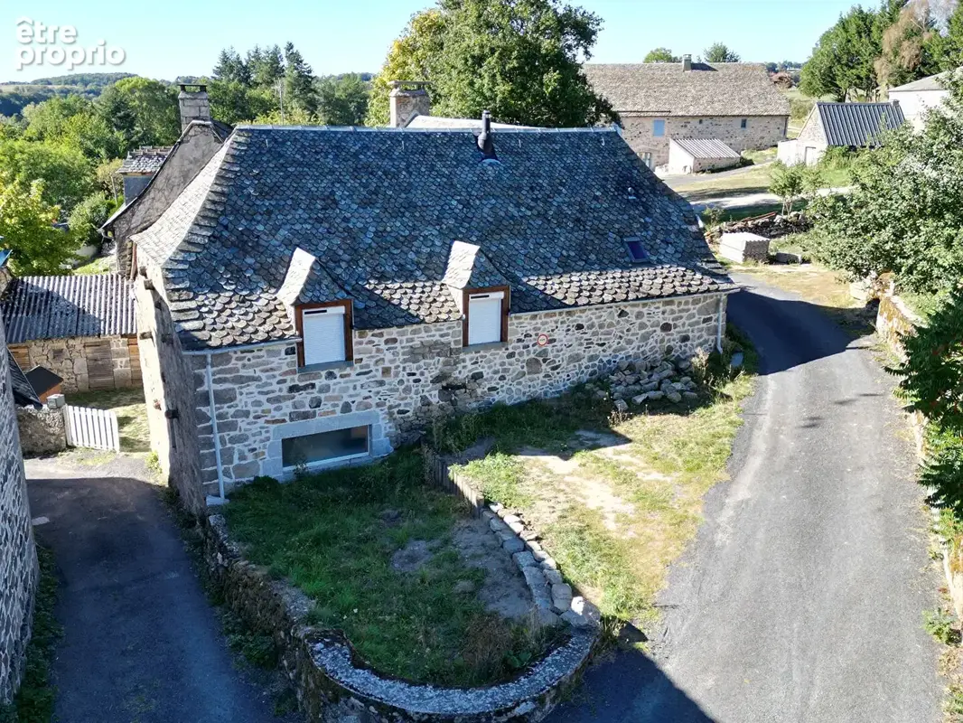 Laguiole, maison de caractère en pierre entièrement rénovée - photo 2