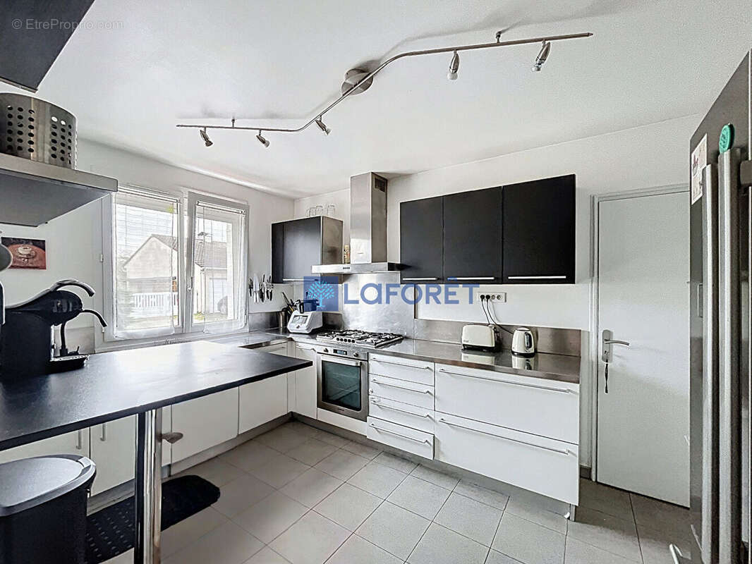 Maison 6 pièces 4 chambres - Quartier des fleurs - SAINT-PIERRE-DU-PERRAY - photo 5