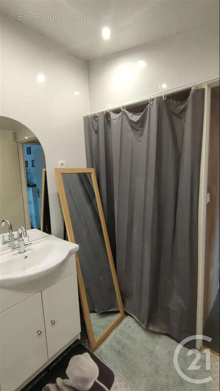 Maison à SAINT-QUENTIN-SUR-COOLE