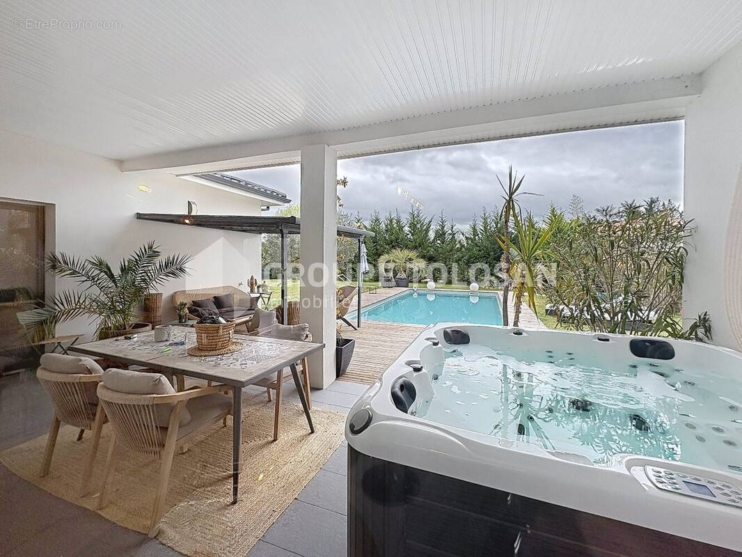 Maison à SAINT-ETIENNE-DE-TULMONT