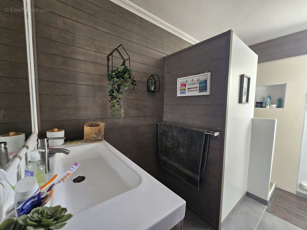 Maison à SAINT-BRES