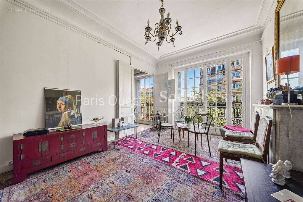 Appartement à NEUILLY-SUR-SEINE