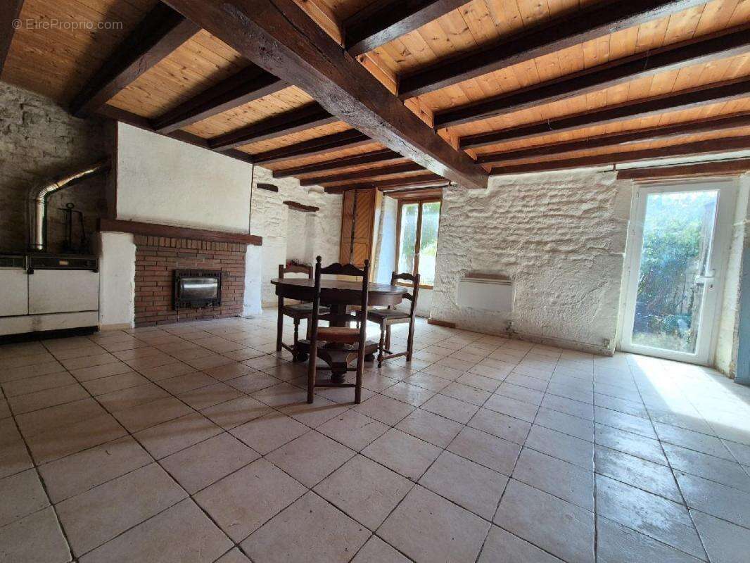 Maison à SURGERES