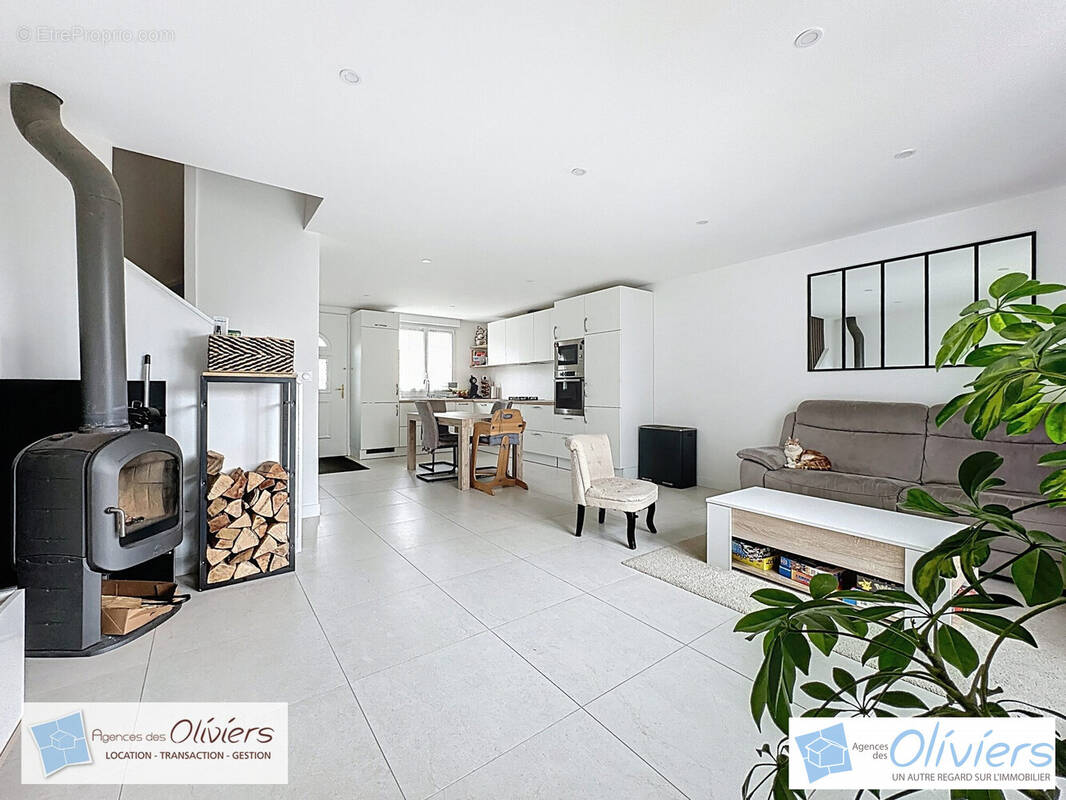 Maison à VOISINS-LE-BRETONNEUX