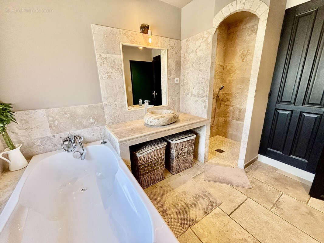 Commerce à MALAUCENE