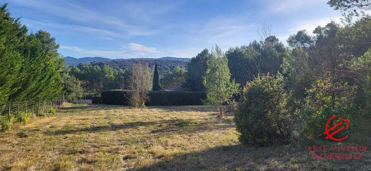 Terrain à CARCASSONNE