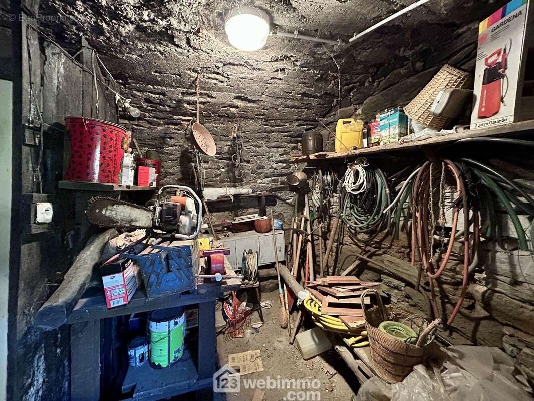 Cave voutée d&#039;environ 18 m2 - Maison à BIGORNO