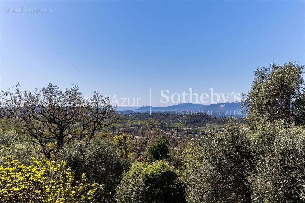 Maison à CHATEAUNEUF-GRASSE