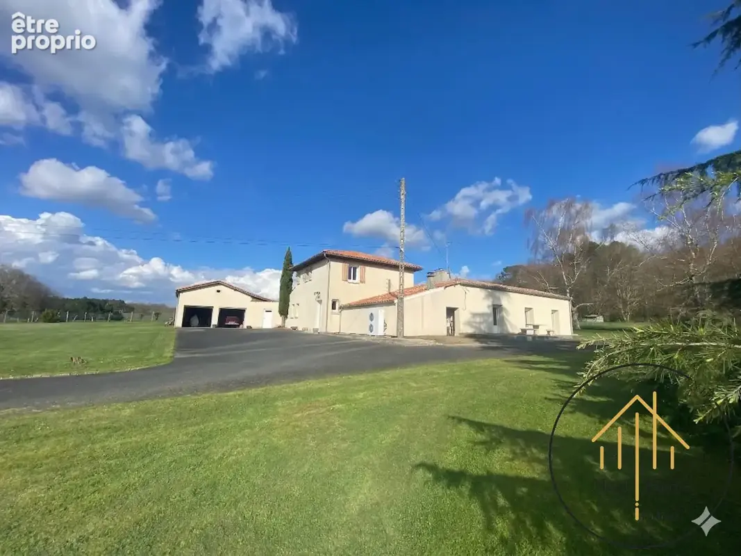 Maison 8 pièces 212 m² à vendre à Oriolles (16480) - photo 2