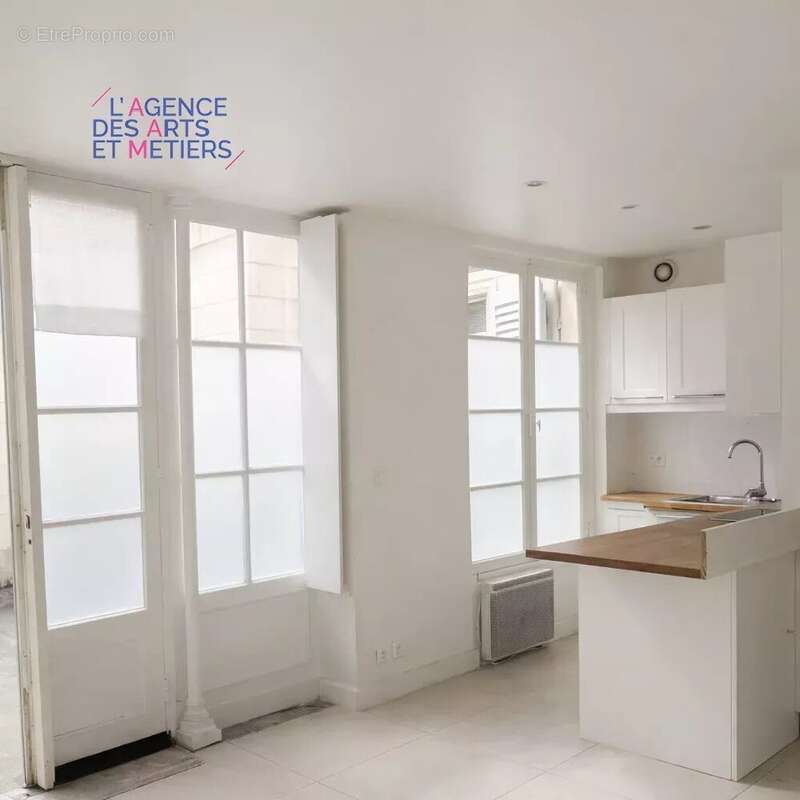 Appartement à PARIS-3E
