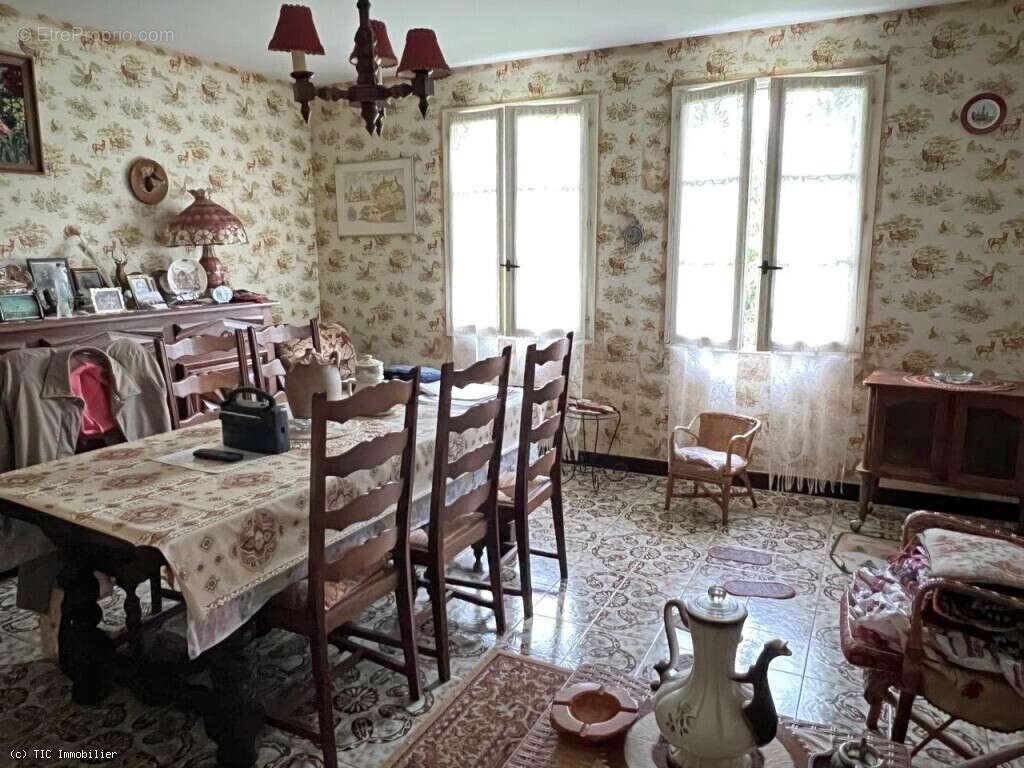 Maison à NANTEUIL-EN-VALLEE