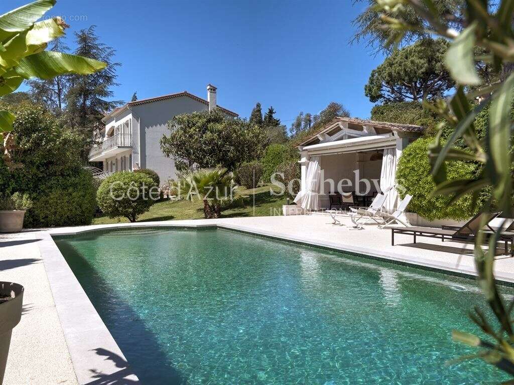 Maison à LA ROQUETTE-SUR-SIAGNE