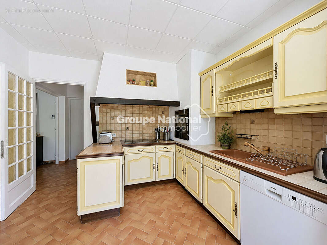 Maison familiale 5 chambres avec piscine à Pernes-les-Fontaines sur une parcelle de 800m2 - photo 5