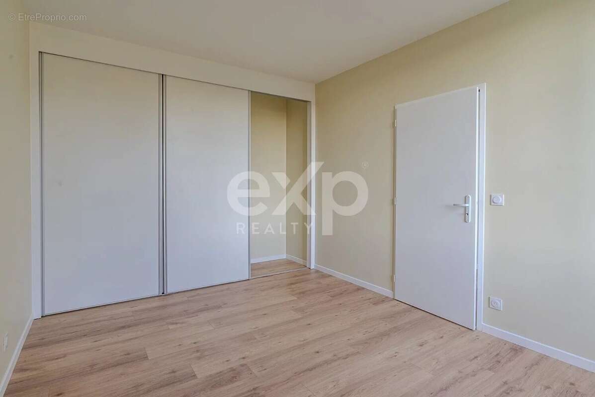Appartement à SALLES