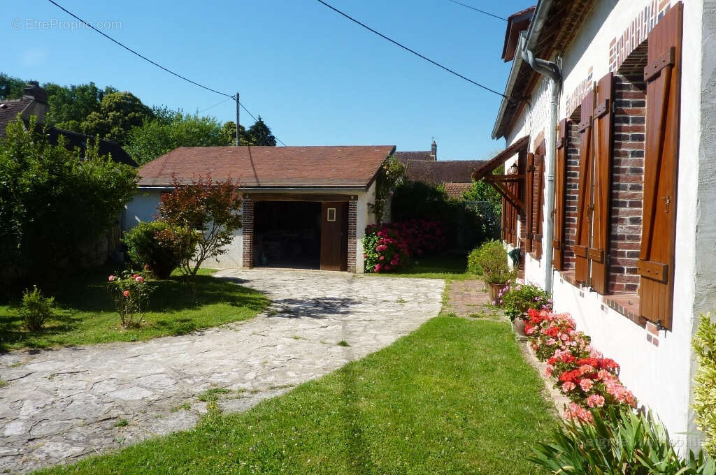 Maison à VILLENEUVE-SUR-YONNE