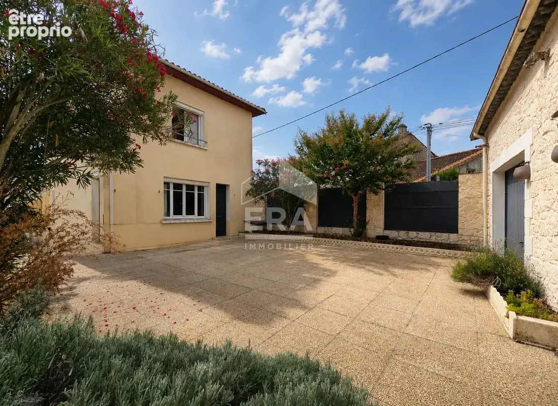 Photo Maison à La Couronne au prix de 163 700€