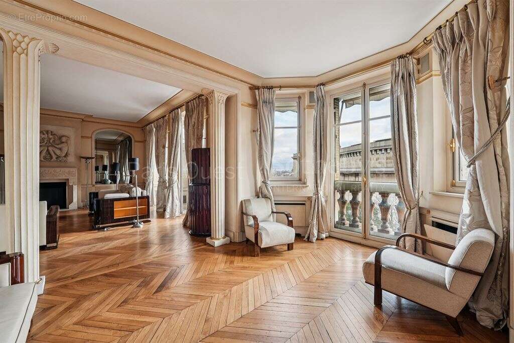 Appartement à PARIS-16E