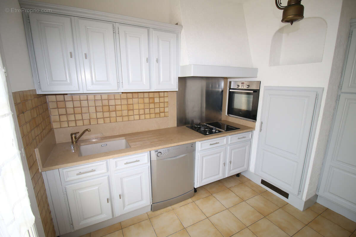 Maison à FONTVIEILLE