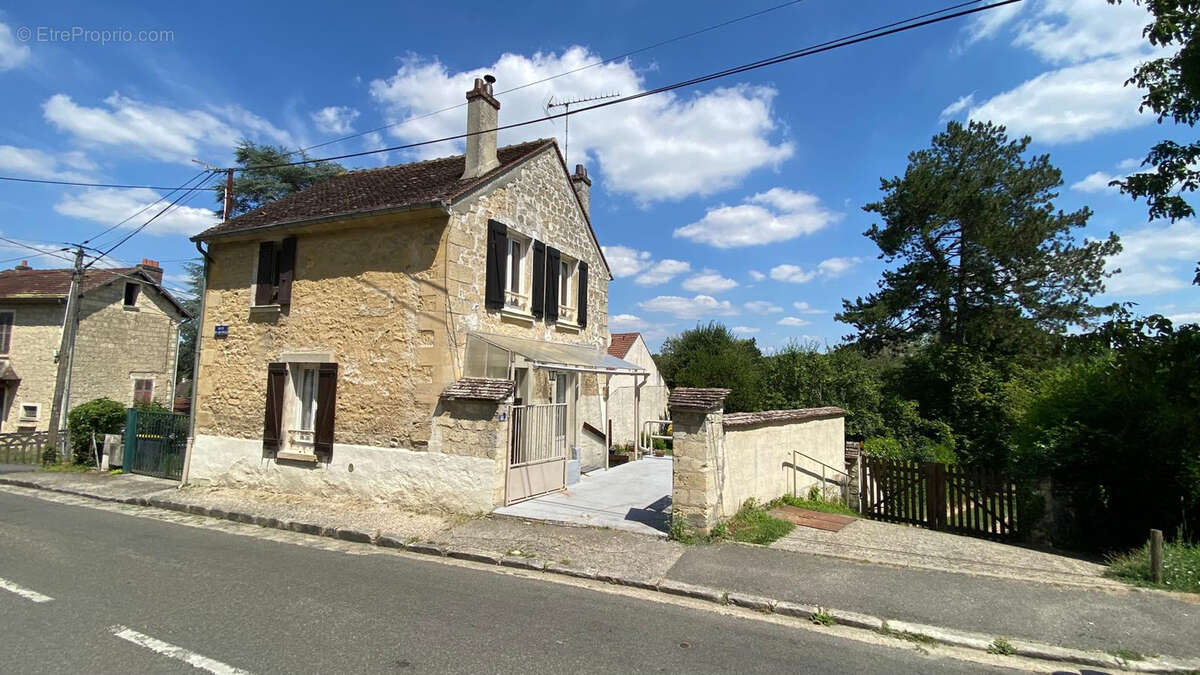 Maison à NESLES-LA-VALLEE