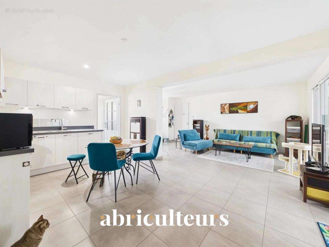 Appartement à PELISSANNE