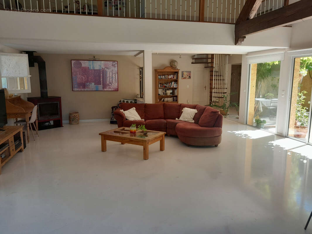 Villa t6 avec piscine et jardin - photo 14