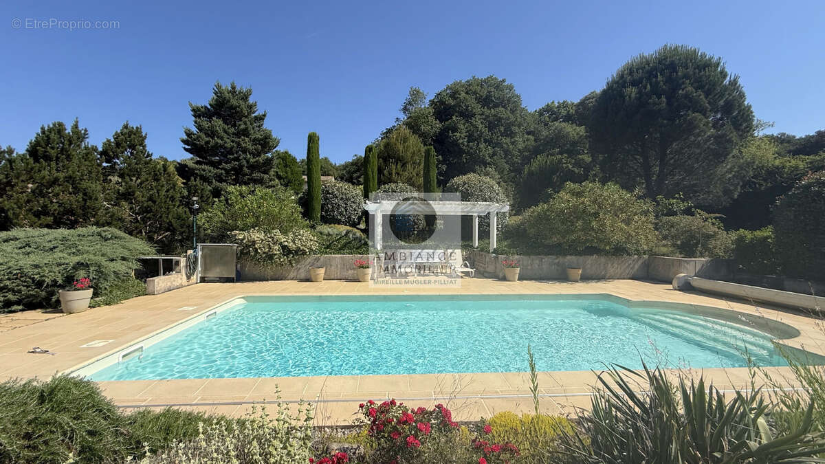 Maison à MONTELEGER