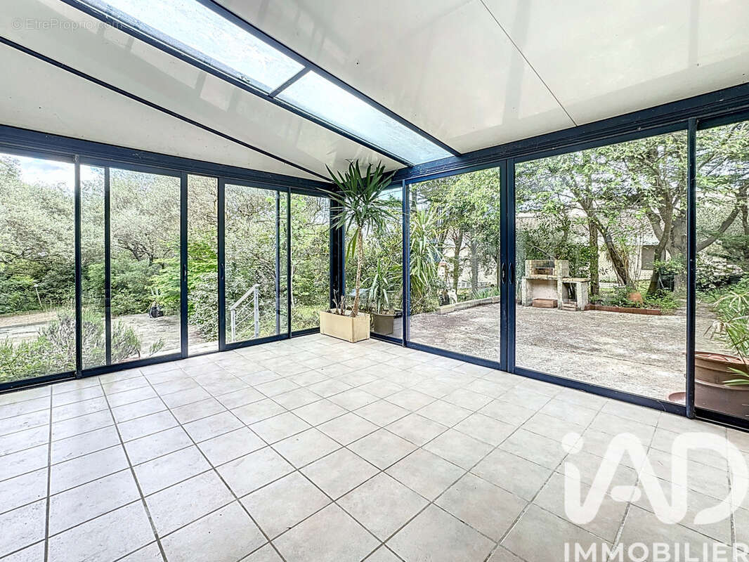 Maison 135 m² à Saint-Jean-De-Cornies  - photo 6