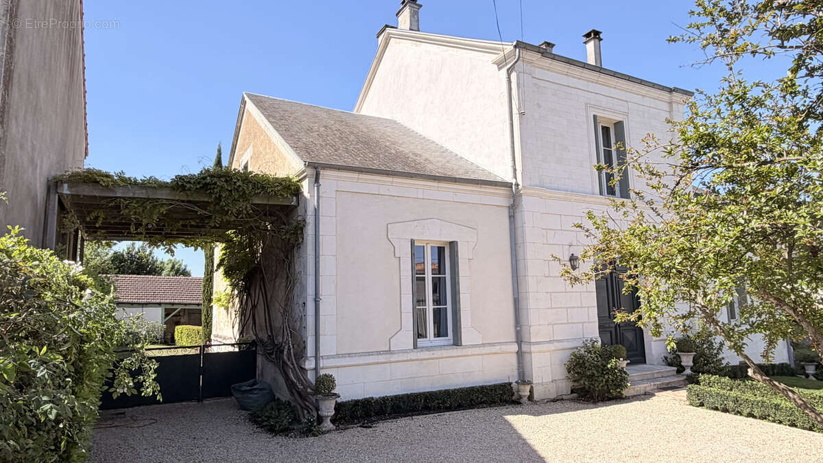 Maison à SAINT-JEAN-D'ANGELY