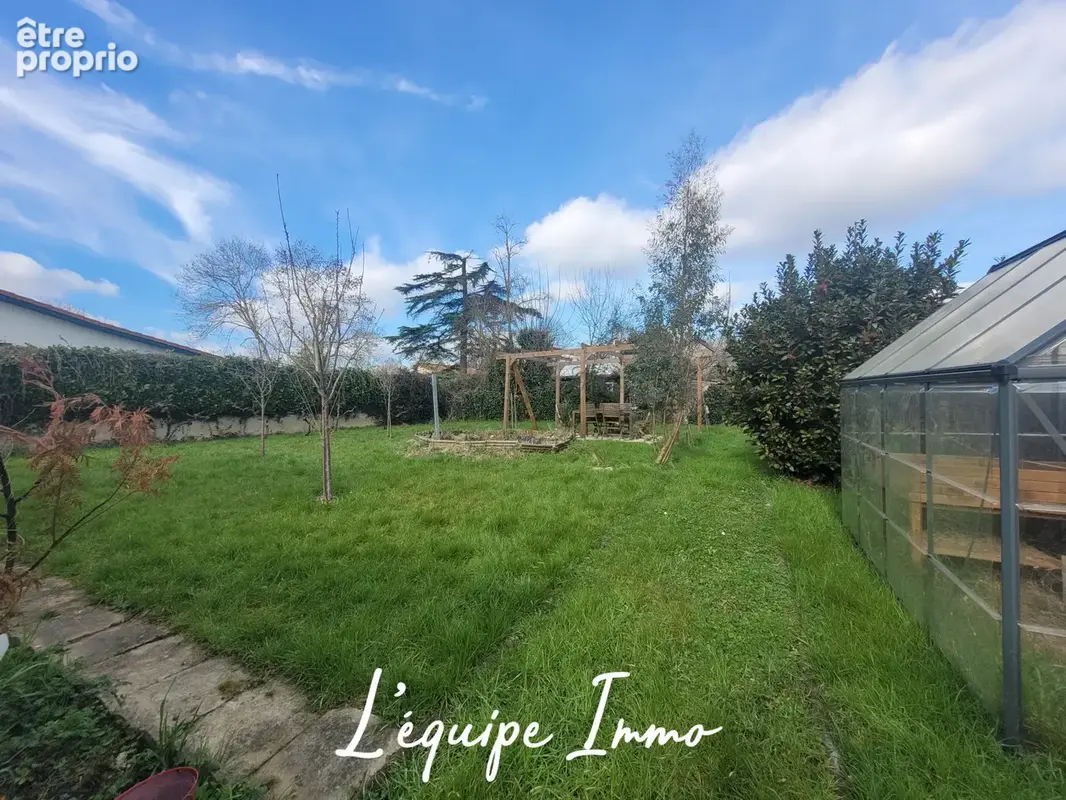 Maison de maître rénovée au cœur de Saramon comprenant  6 chambres avec jardin - photo 17