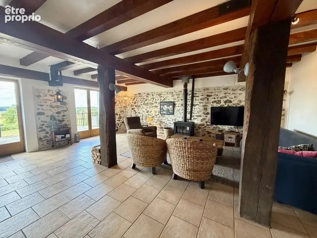 Grand ensemble, entièrement isolé avec 1,4 hectare à vendre près de Remilly - photo 4