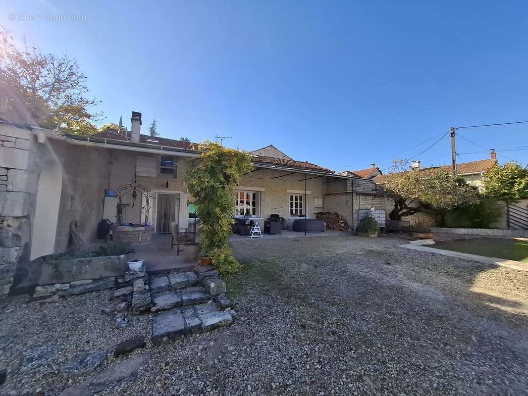 Maison à LOUBILLE