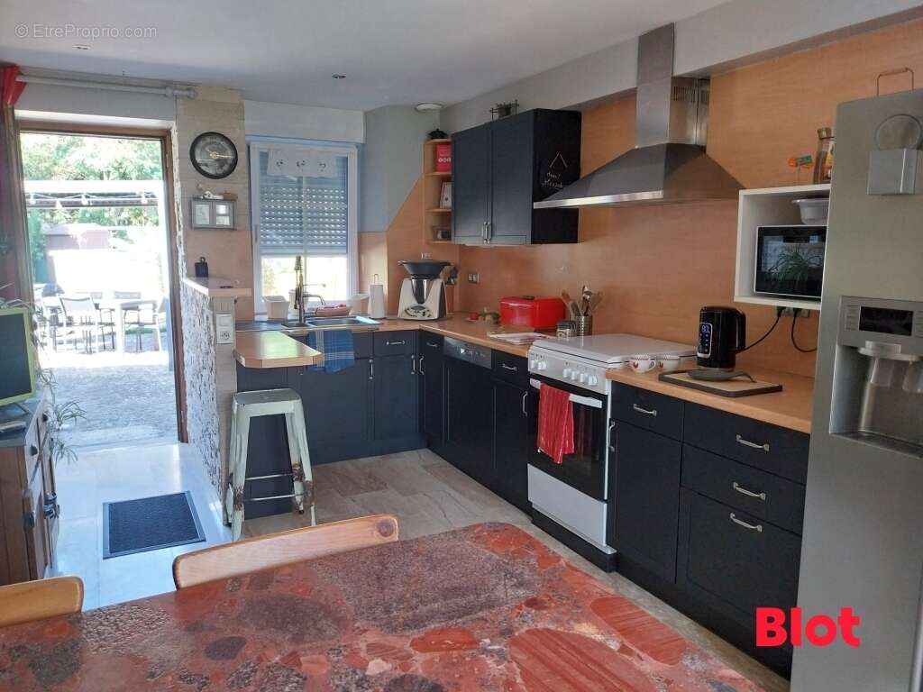 Maison 195 m² à Le Chatellier  - photo 3
