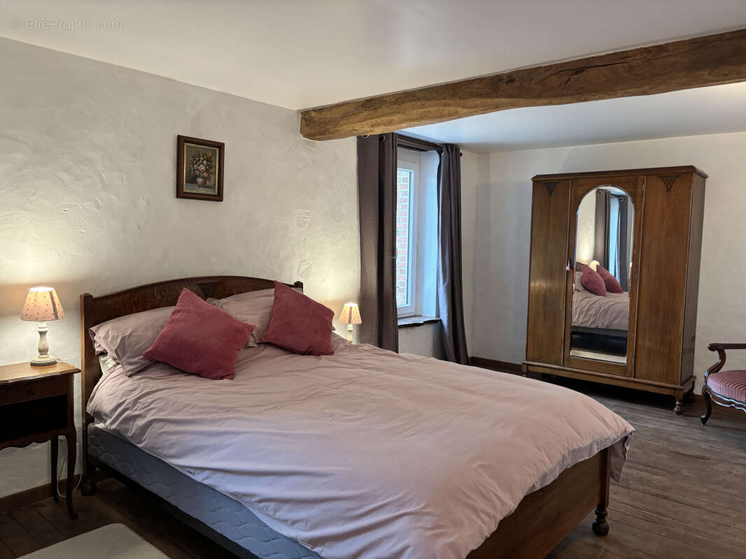 Maison à SAINT-PRIEST-LA-PLAINE