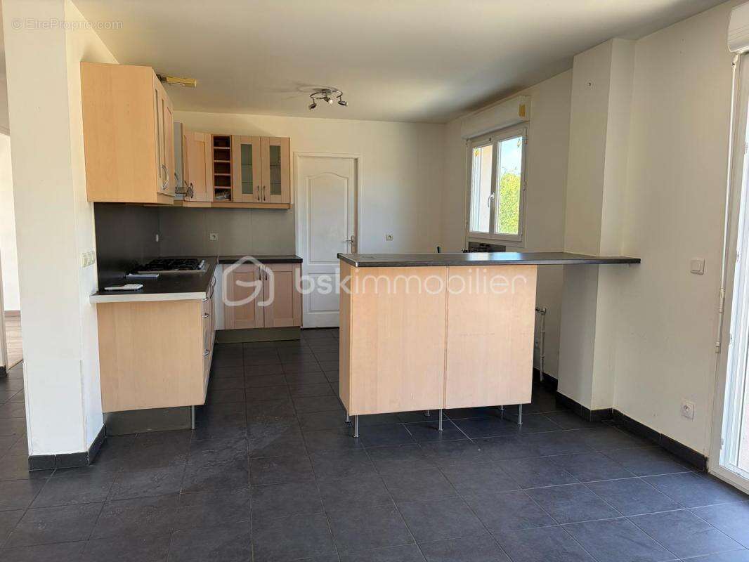 Maison familiale récente – 5 chambres – Pompe à chaleur – À 2 minutes de la gare d'Auneau - photo 3