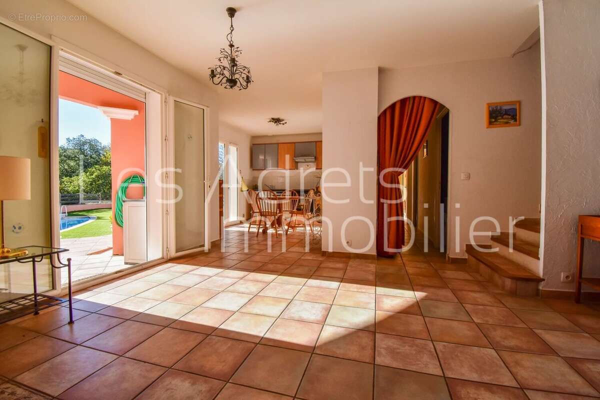 Maison à LES ADRETS-DE-L&#039;ESTEREL