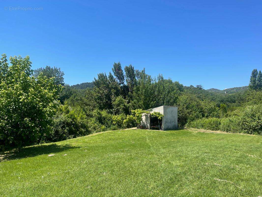 Villa contemporaine sur  Boisset Et Gaujac 6 pièce(s) 141 m2 possibilité 2 appartements sur terrain plat de 1482 m2 - photo 2