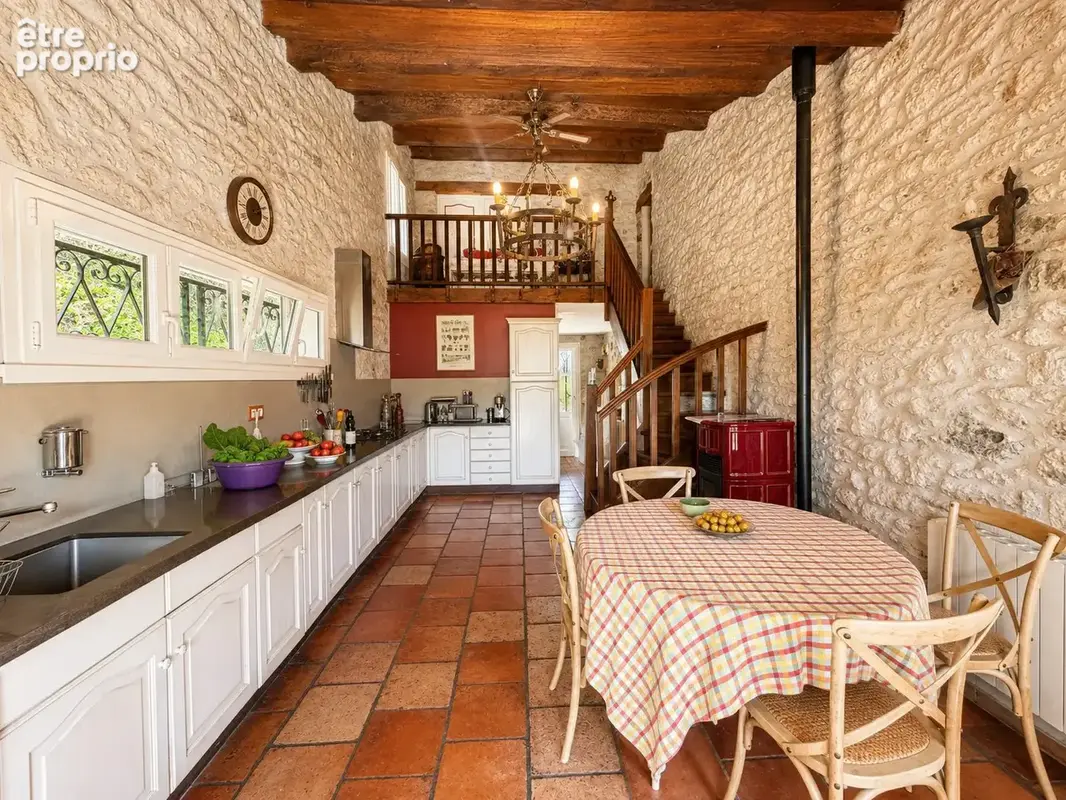 Maison 274 m² à Loubes-Bernac  - photo 3