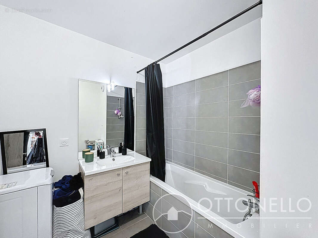 Appartement à ROQUEBRUNE-SUR-ARGENS