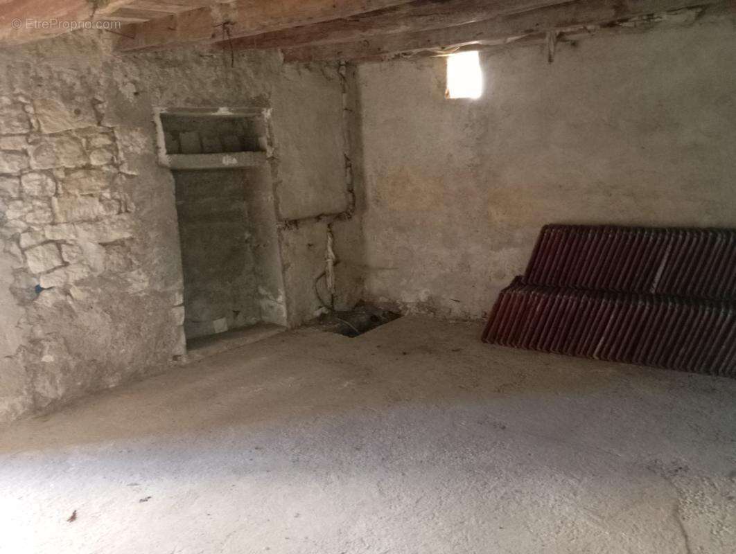 A THURE(86)  Ensemble immobilier de caractère à réinventer 160m2 de potentiel - photo 8