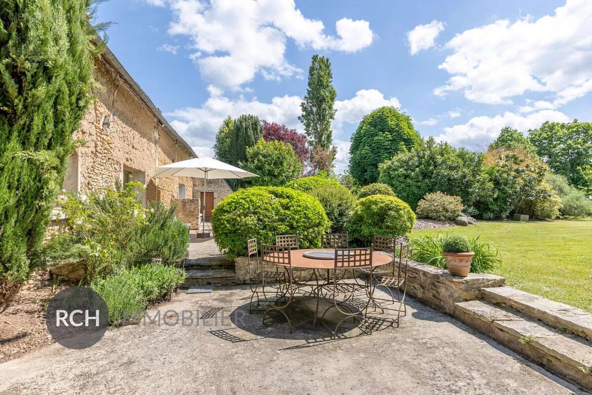 Maison à HOUDAN