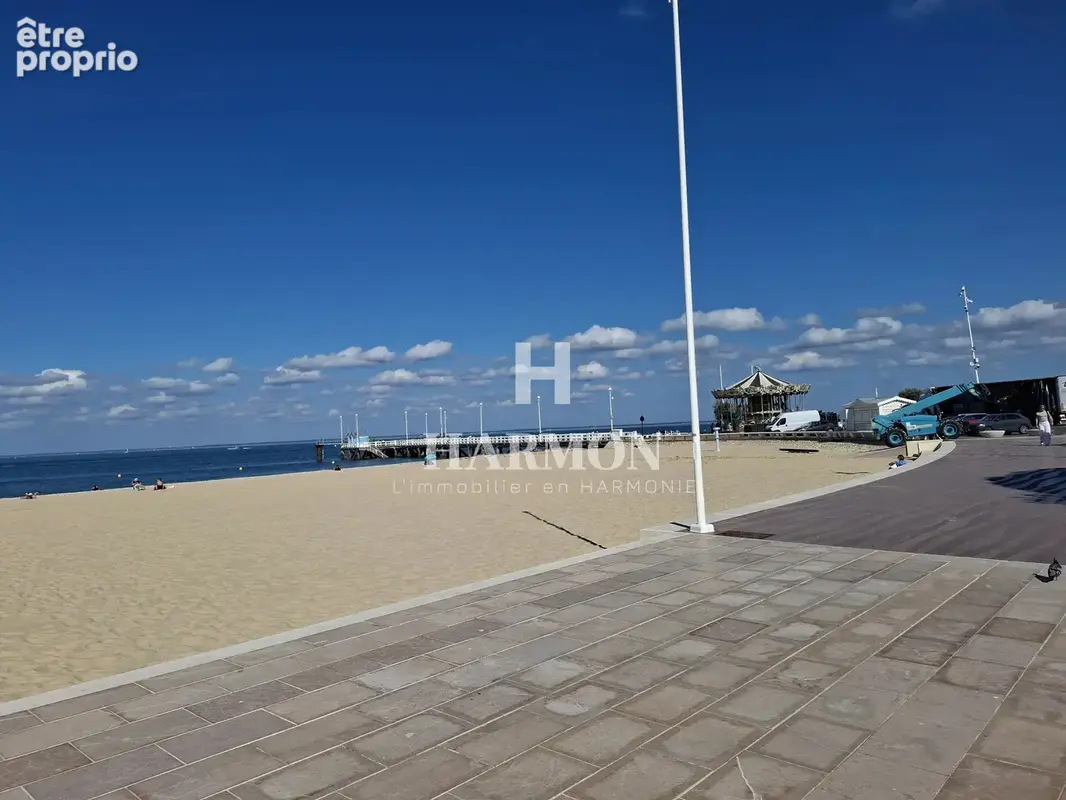 Local commercial avec vitrine front de mer - photo 2