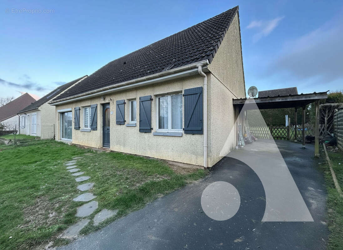 Maison à LA NEUVILLE-ROY
