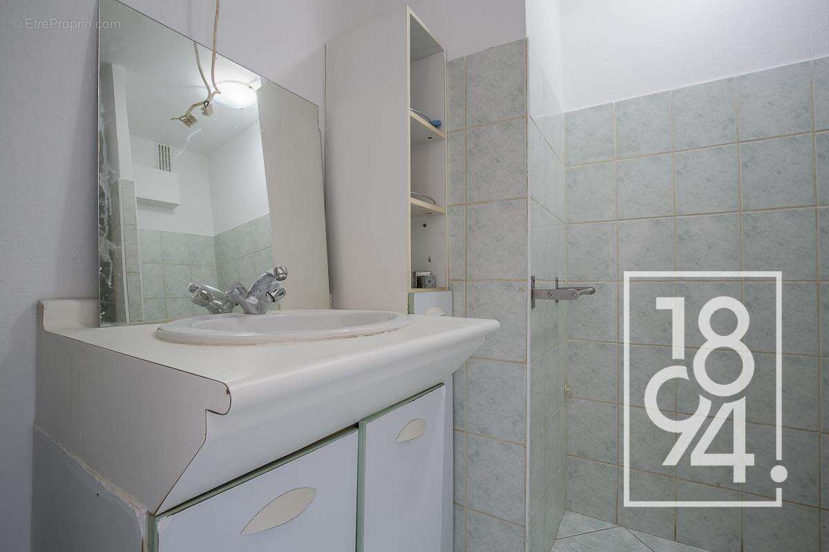 Appartement à MARSEILLE-4E