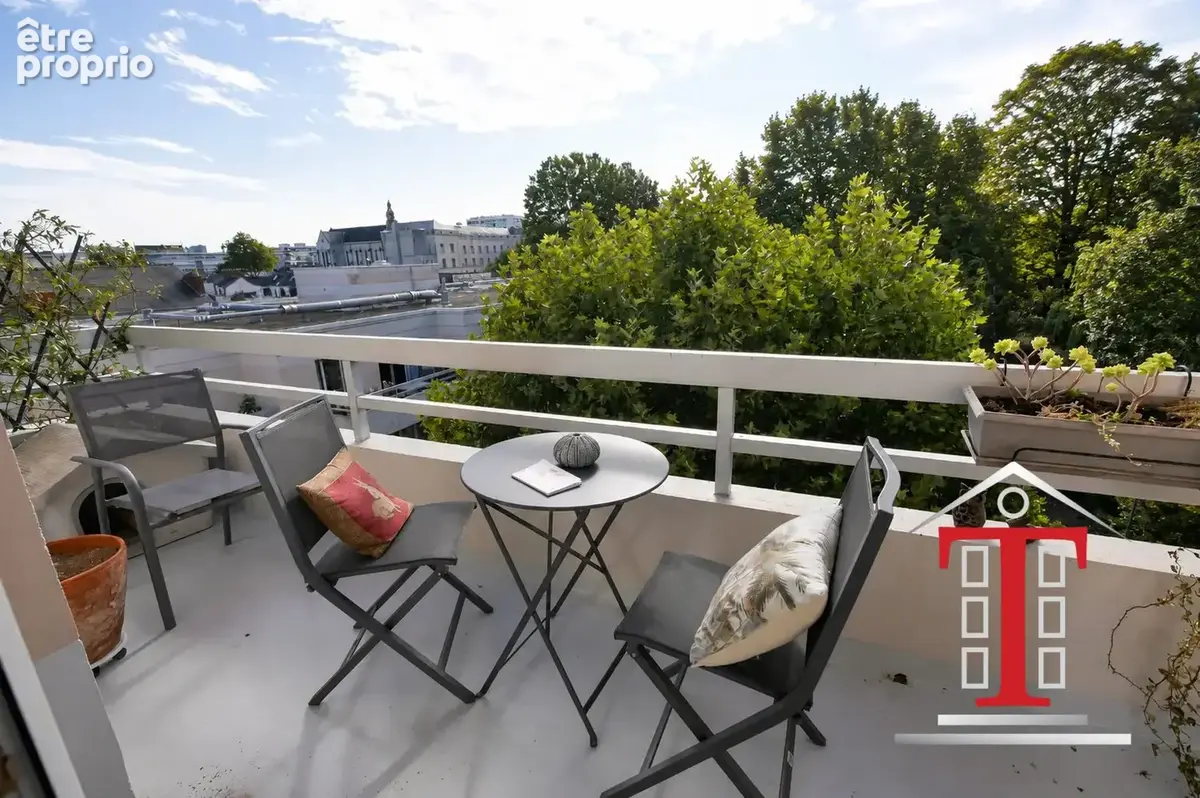 Balcon au dernier étage avec vue dégagée - Appartement à ANGERS
