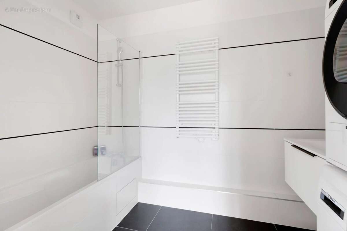 Appartement à COURBEVOIE