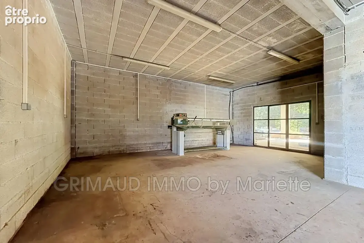 Maison 278 m² à La Mole  - photo 4